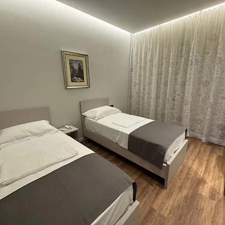 Altana Guest Lägenhet Tirana